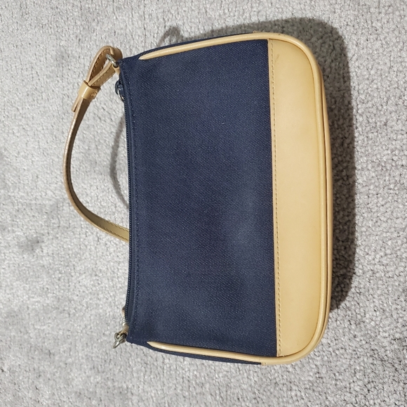 Q&A Handbag - Picture 2 of 5